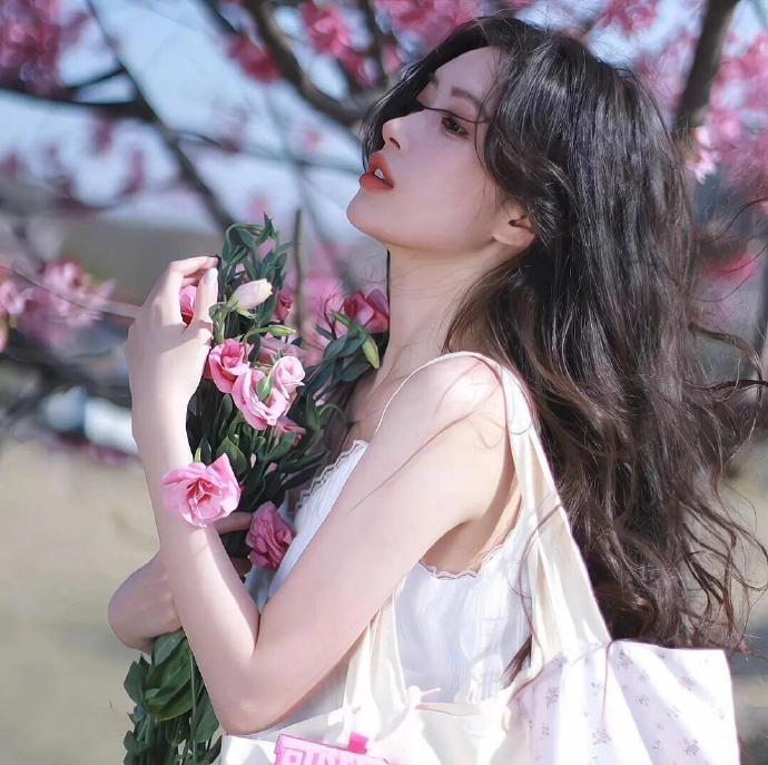 微信头像女生成熟稳重大方背影(女生背影头像 成熟稳重风)