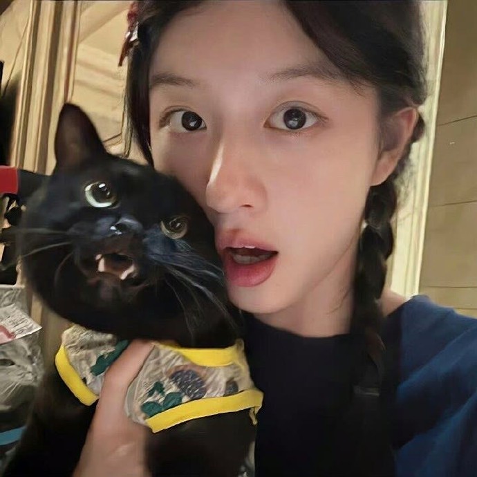女	性证件照片头像